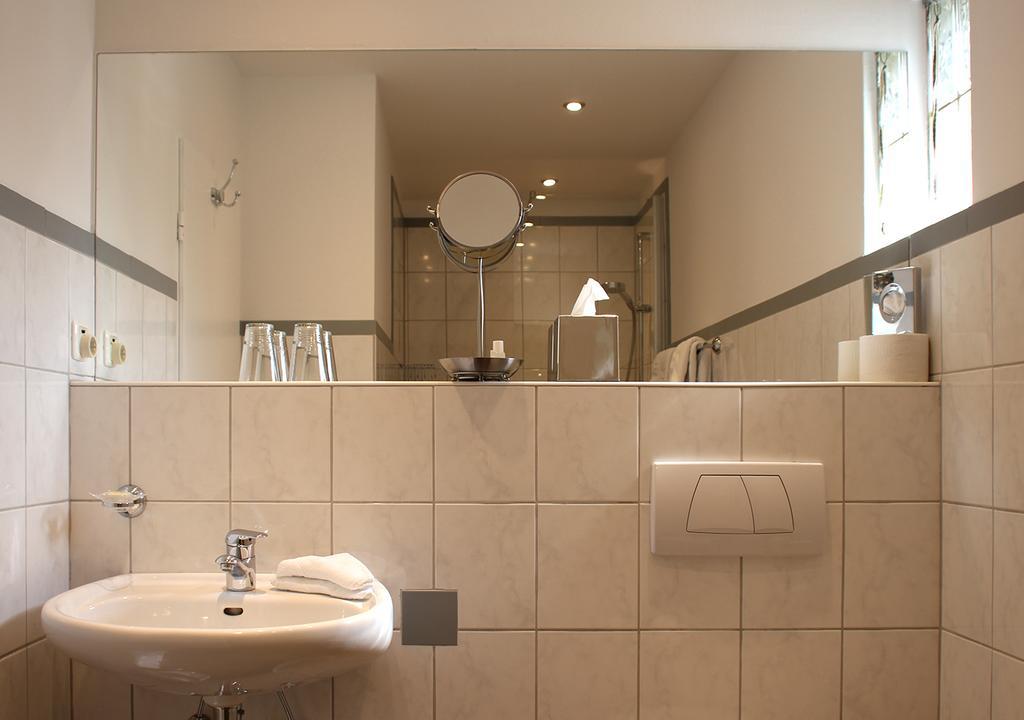 רימסטינג Hotel Zur Sonne מראה חיצוני תמונה